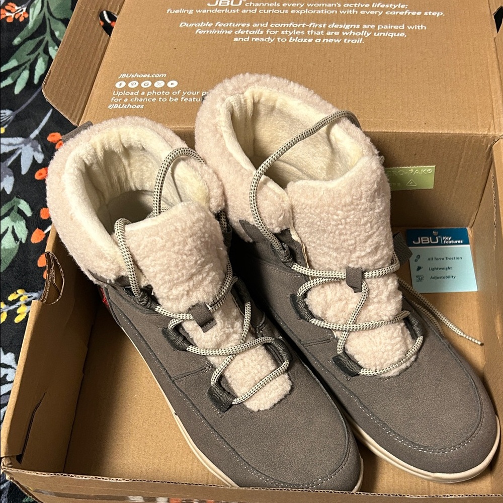 JBU Women's Taupe and Cream Winter Boots